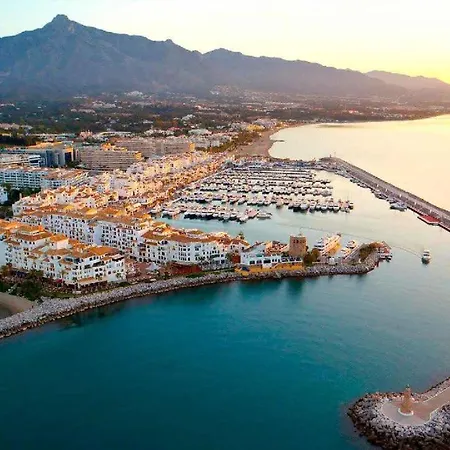 Designer Renovated Penthouse In Puerto Banus Διαμέρισμα *
