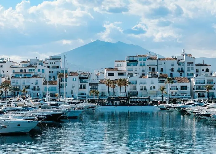 Designer Renovated Penthouse In Puerto Banus マルベーリャ